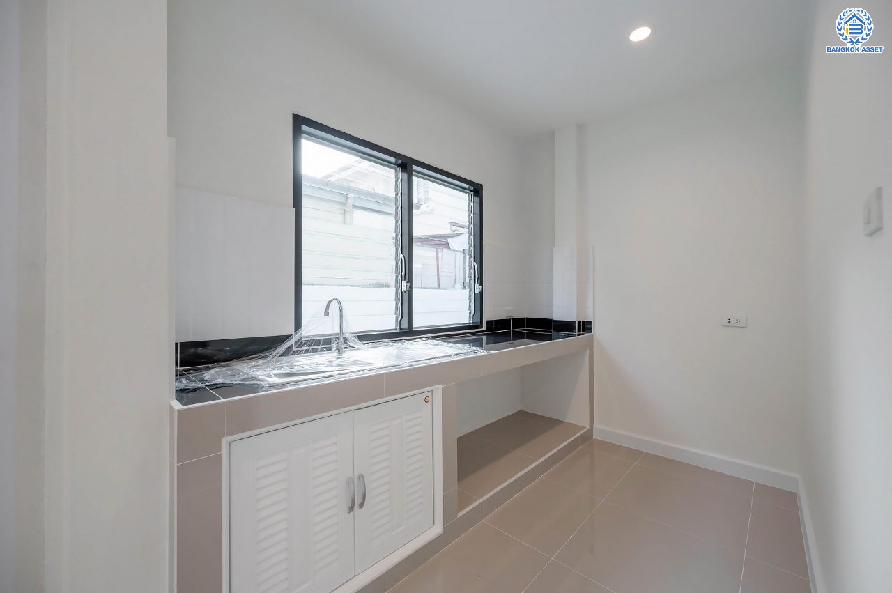 บ้านมือสองตกแต่งใหม่ โครงการ มณียา3 รัตนาธิเบศร์-ท่าอิฐ แบรนด์ Property Perfect หลังใหญ่ เนื้อที่ 61.3 ตร.ว. ฟังก์ชันครบ 3 ห้องนอน 2 ห้องน้ำ 1 ห้องอเนกประสงค์ 3 ที่จอดรถ บนทำเลเชื่อมต่อถนนรัตนาธิเบศร์ และถนนราชพฤกษ์ ใจกลาง 2 เซ็นทรัลฯ ใกล้ MRT "สถานีบางรักน้อยท่าอิฐ" และทางด่วน "งามวงศ์วาน"